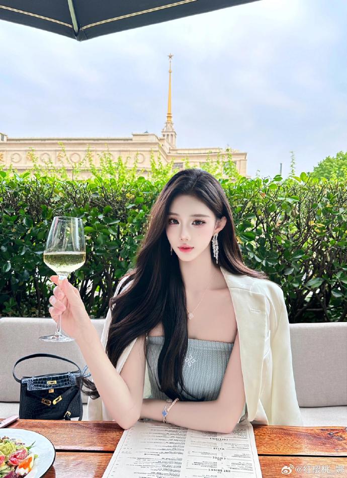 《亡命闺蜜》：一部令人难忘的双女主谍战剧